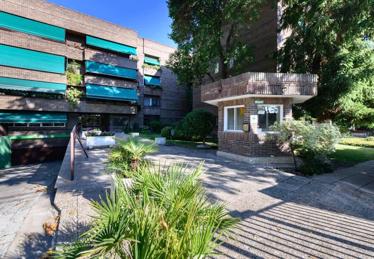 Apartamento en Madrid - M (PIR312ºD) Piso 5 dormitorios, 2 baños en Moncl