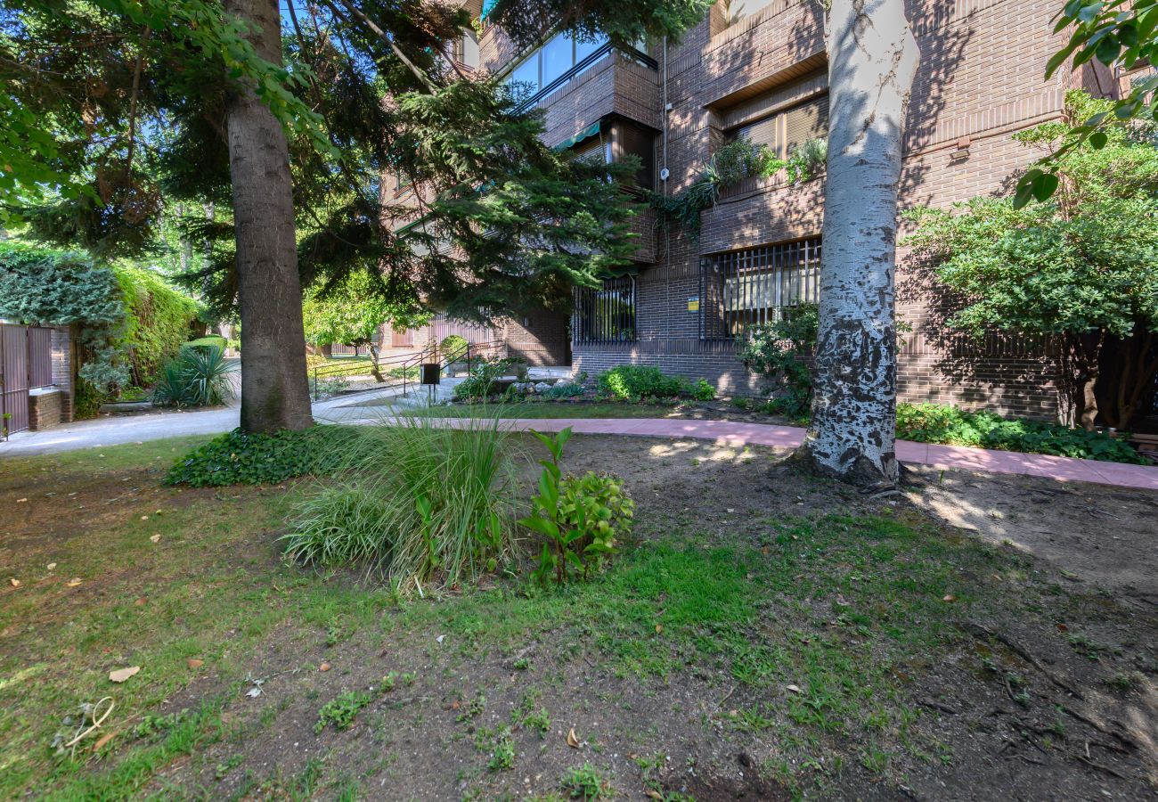 Apartamento en Madrid - M (PIR312ºD) Piso 5 dormitorios, 2 baños en Moncl