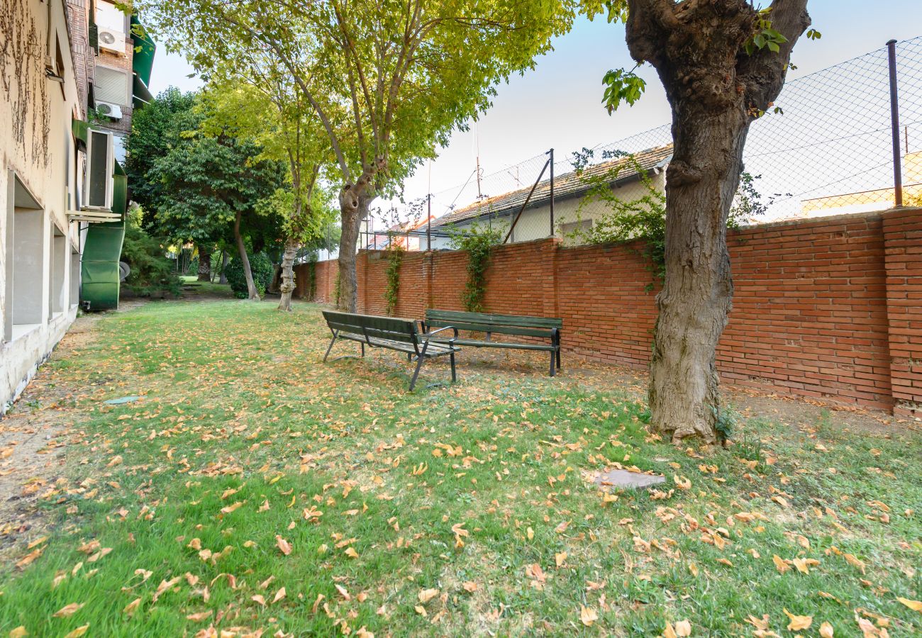 Apartamento en Madrid - M (PIR312ºD) Piso 5 dormitorios, 2 baños en Moncl