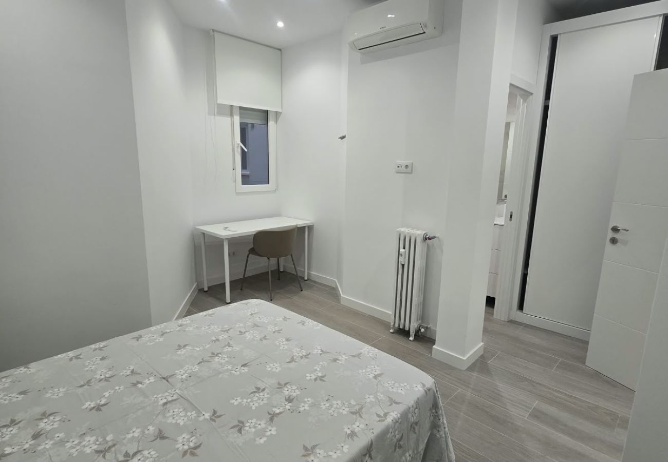 Apartamento en Madrid - M (ALC124) Piso de 3 dormitorios en Goya