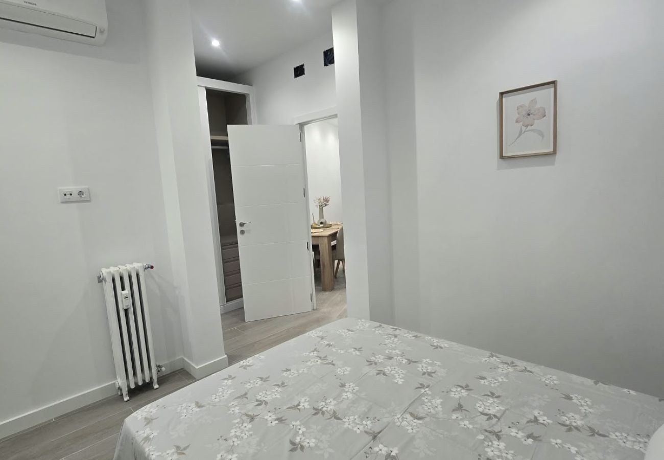 Apartamento en Madrid - M (ALC124) Piso de 3 dormitorios en Goya