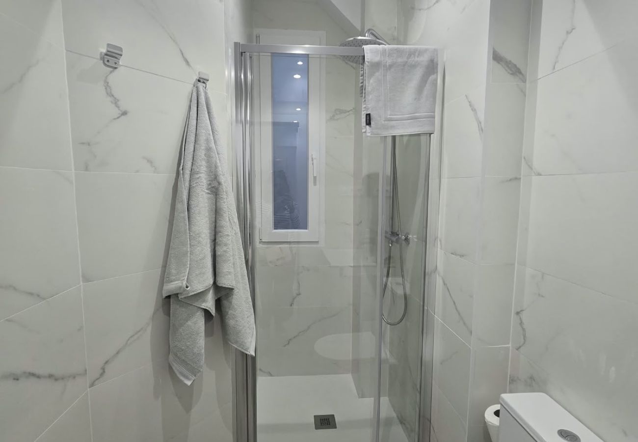 Apartamento en Madrid - M (ALC124) Piso de 3 dormitorios en Goya
