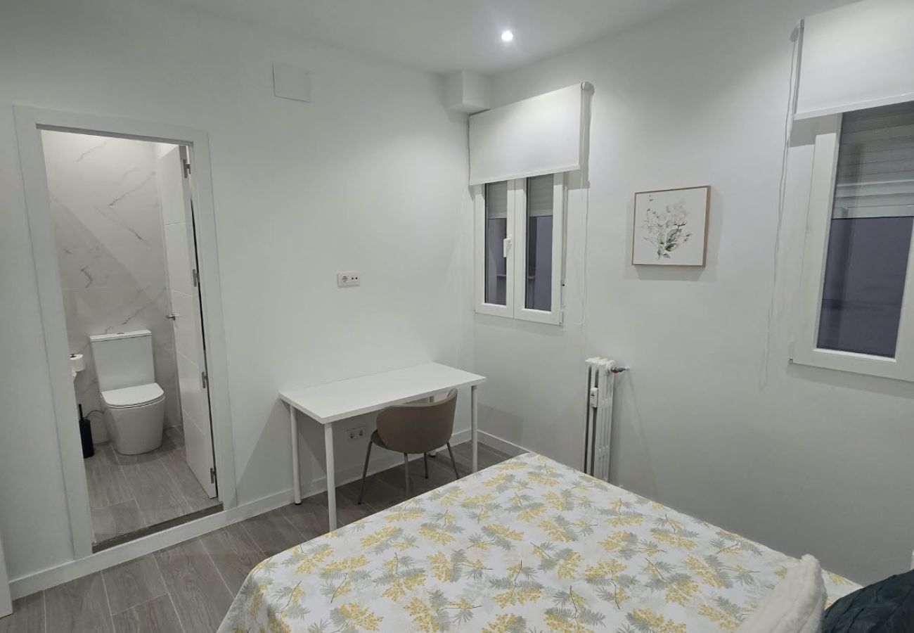 Apartamento en Madrid - M (ALC124) Piso de 3 dormitorios en Goya