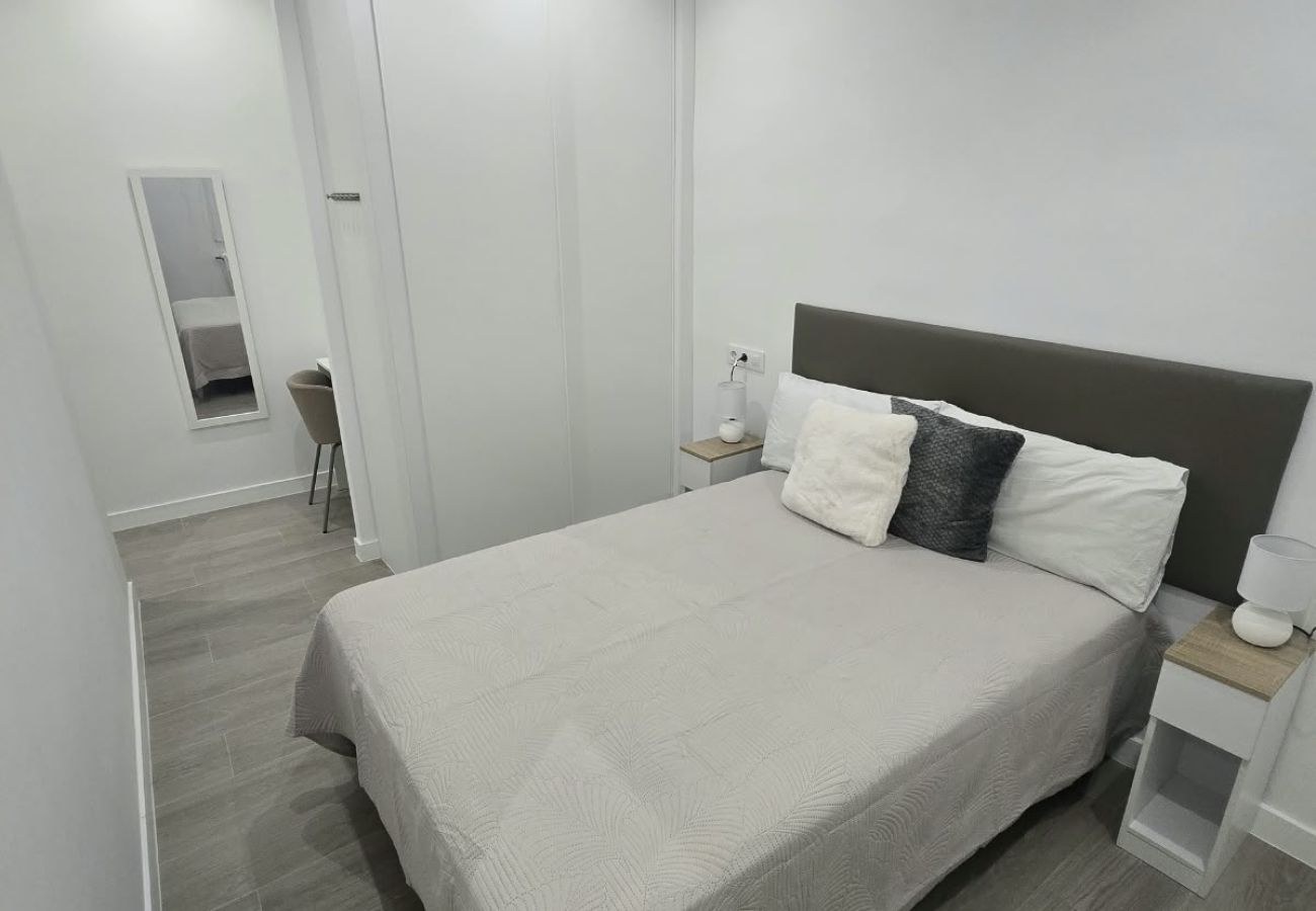 Apartamento en Madrid - M (ALC124) Piso de 3 dormitorios en Goya