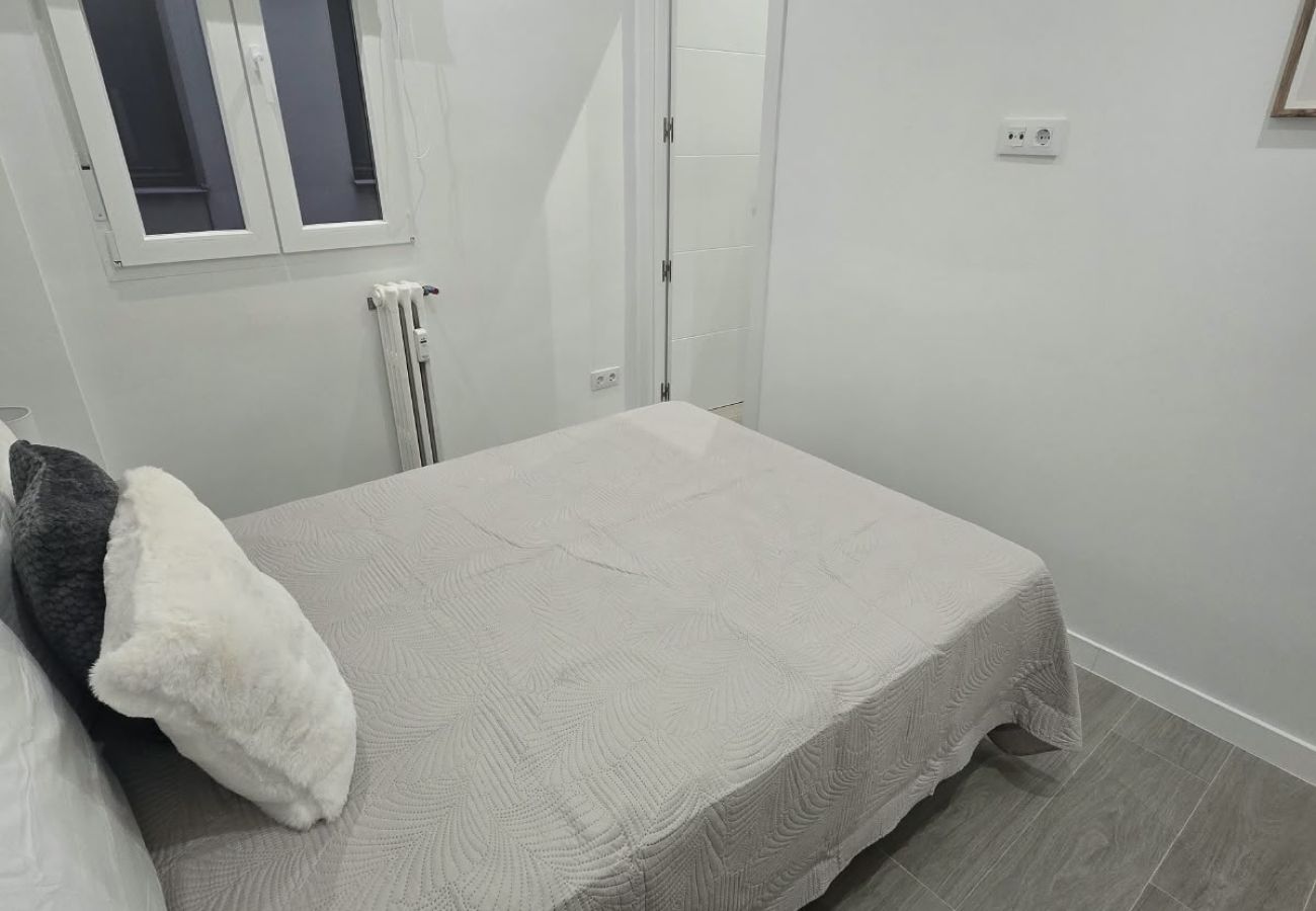 Apartamento en Madrid - M (ALC124) Piso de 3 dormitorios en Goya