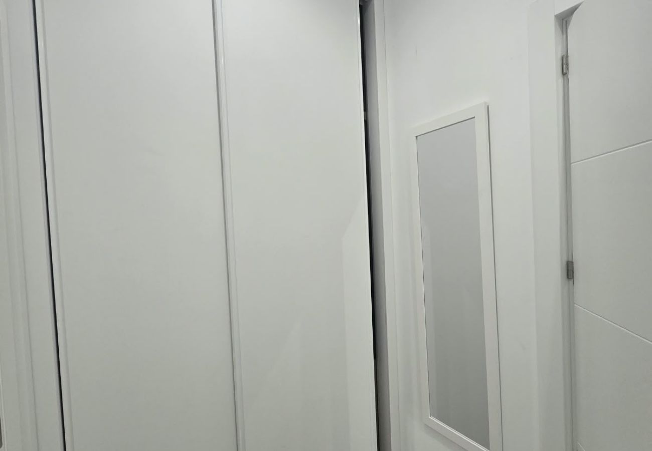 Apartamento en Madrid - M (ALC124) Piso de 3 dormitorios en Goya