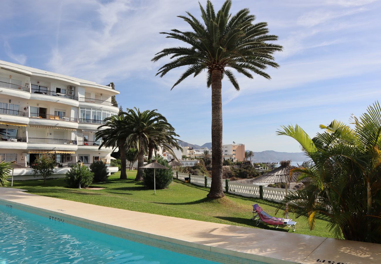 Apartment in Nerja - Apartment for 2 people to 300 m beach