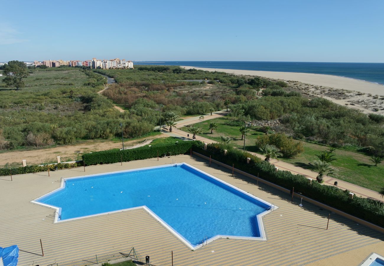 Apartment in Isla Canela - Apartment with swimming pool to 100 m beach