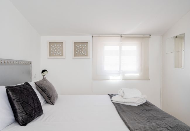 Apartment in Madrid - M (PRE105B) Ático Terraza Puerta del Sol Apartment in Madrid - M (PRE105B) Ático Terraza Puerta del Sol