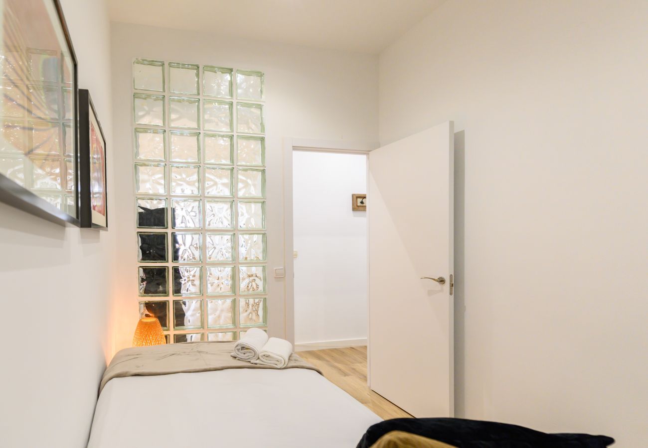 Apartment in Madrid - M (DLM73) Downtown Madrid centro Cibeles