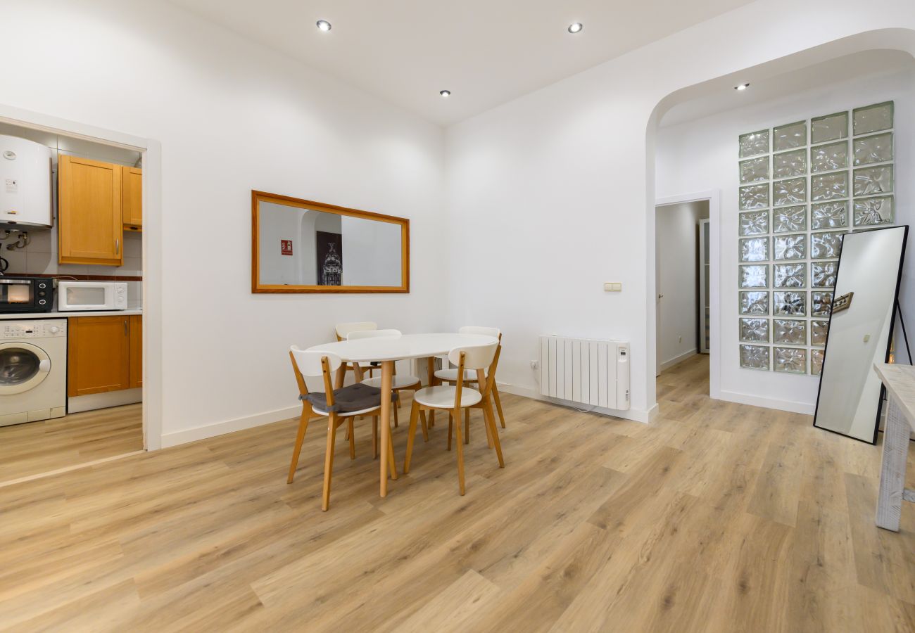 Apartment in Madrid - M (DLM73) Downtown Madrid centro Cibeles