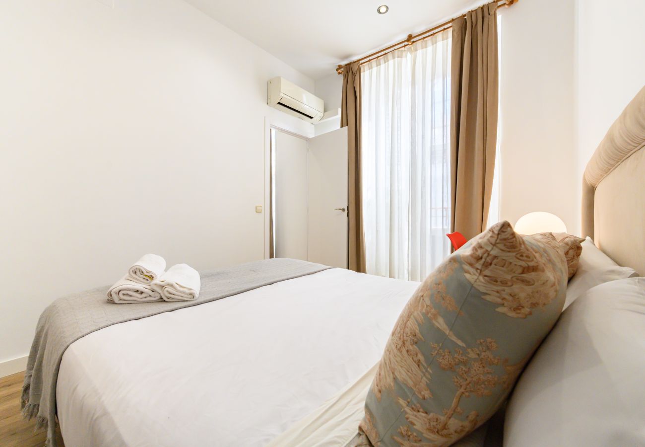 Apartment in Madrid - M (DLM73) Downtown Madrid centro Cibeles
