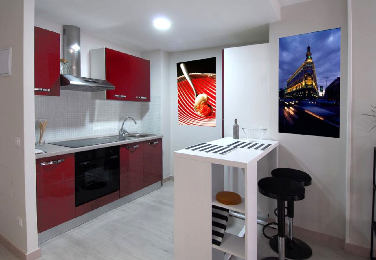 Apartment in Madrid - Design Apartment Downtown Madrid Centro 1 ROOM 4 PAX EXTERIOR-ELEVATOR