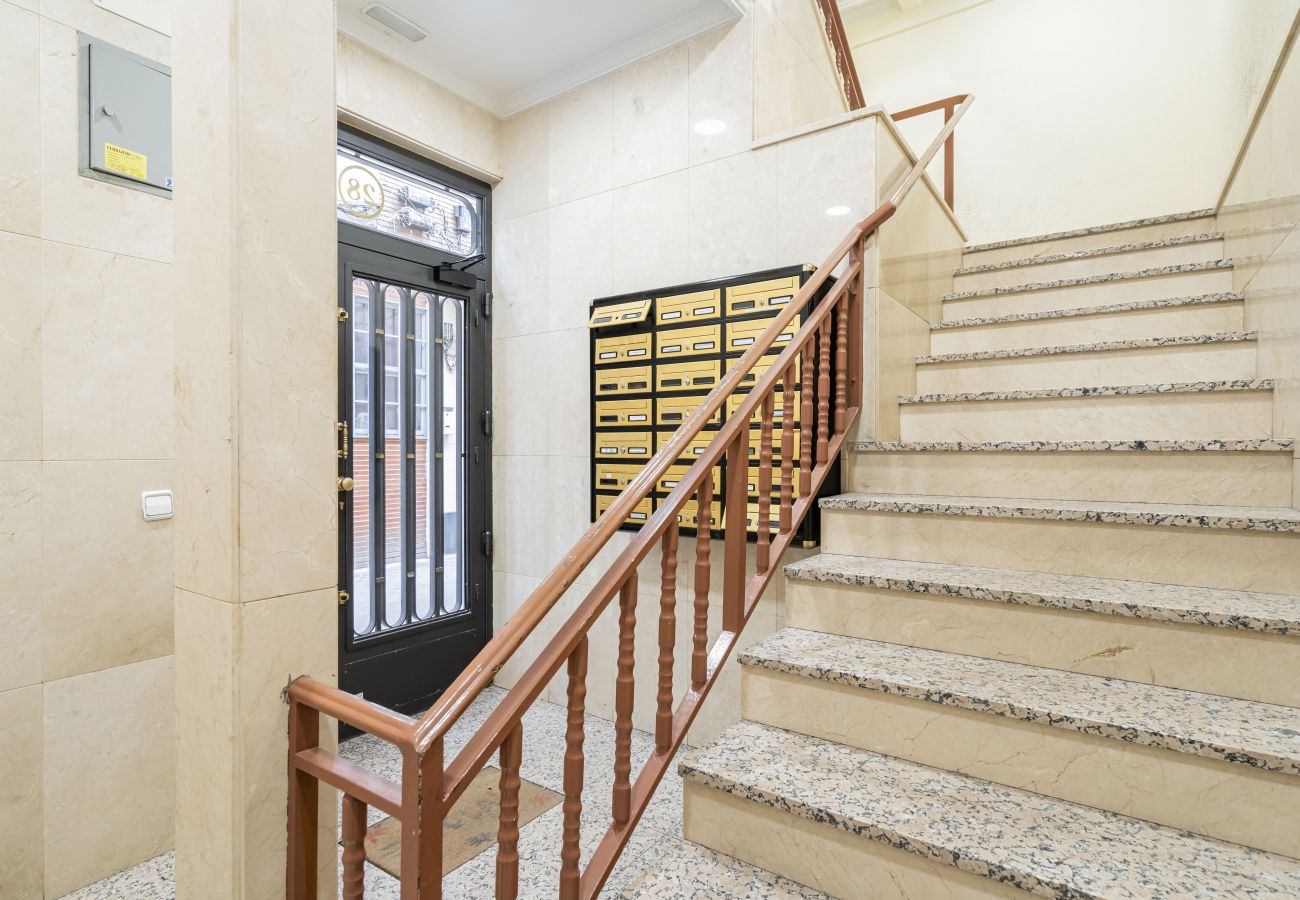 Apartment in Madrid - Downtown Madrid North Barrio del Pilar M (SAR28)