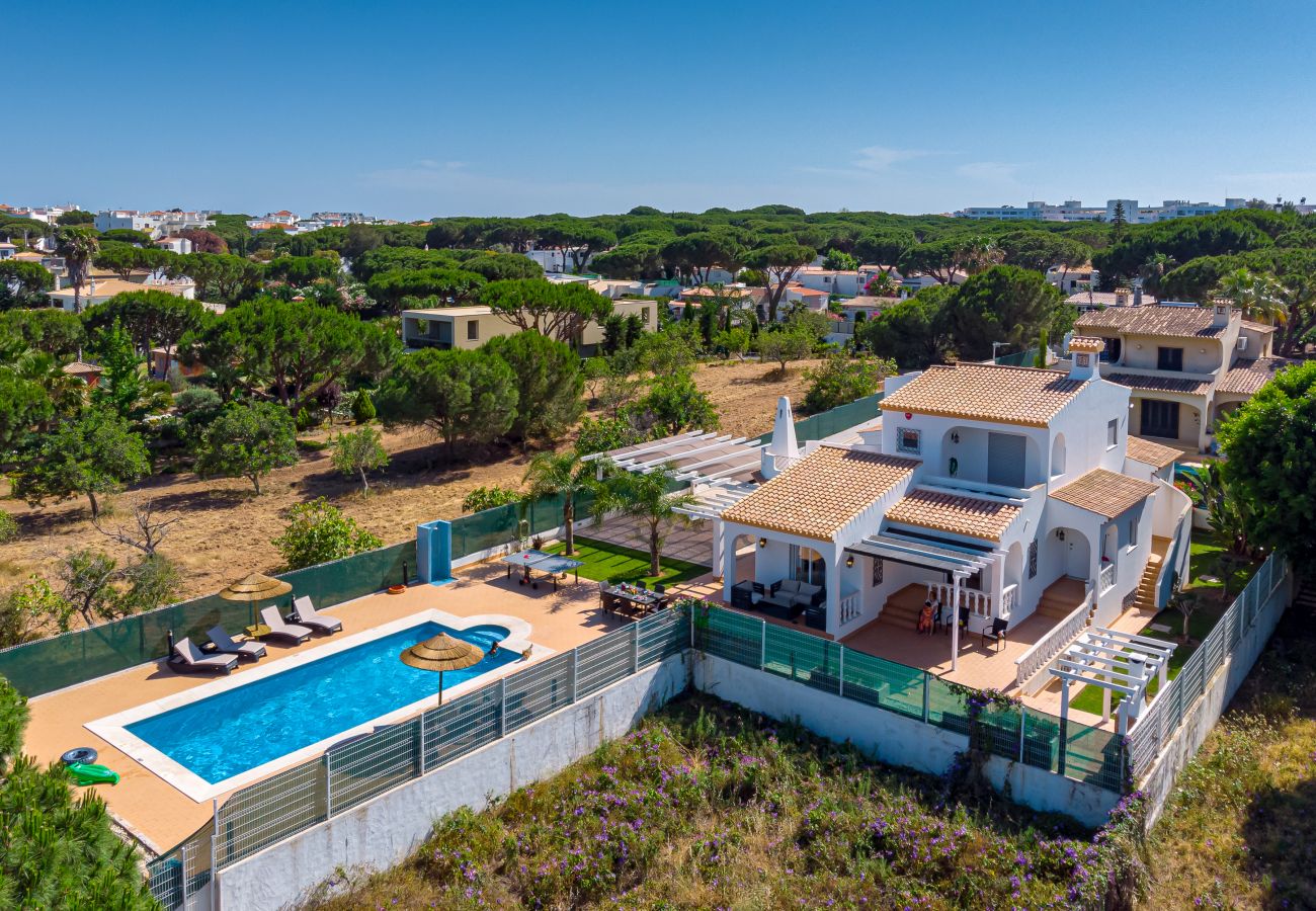Villa in Albufeira - Villa of 5 bedrooms to 2 km beach