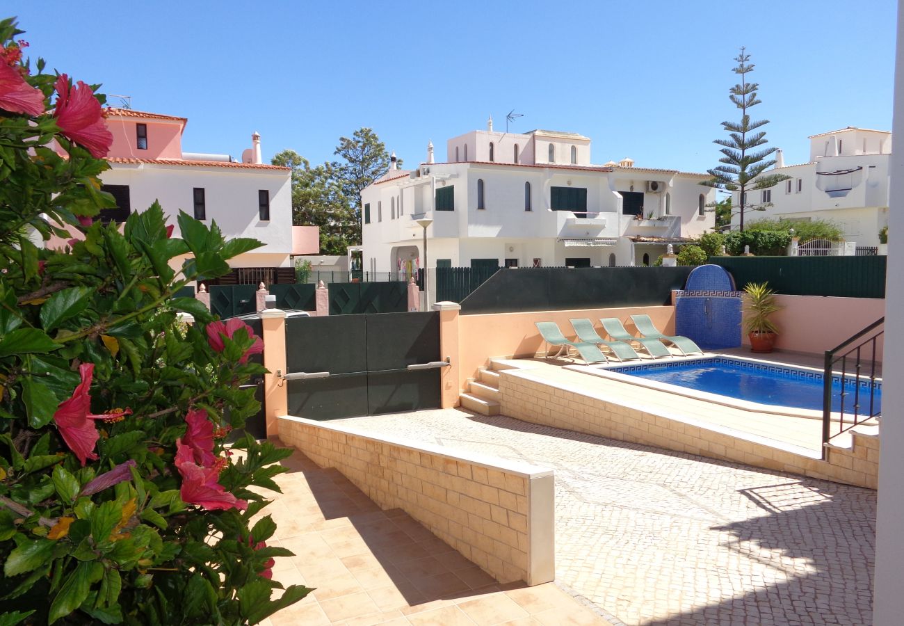 Villa in Albufeira - Villa with swimming pool to 1 km beach