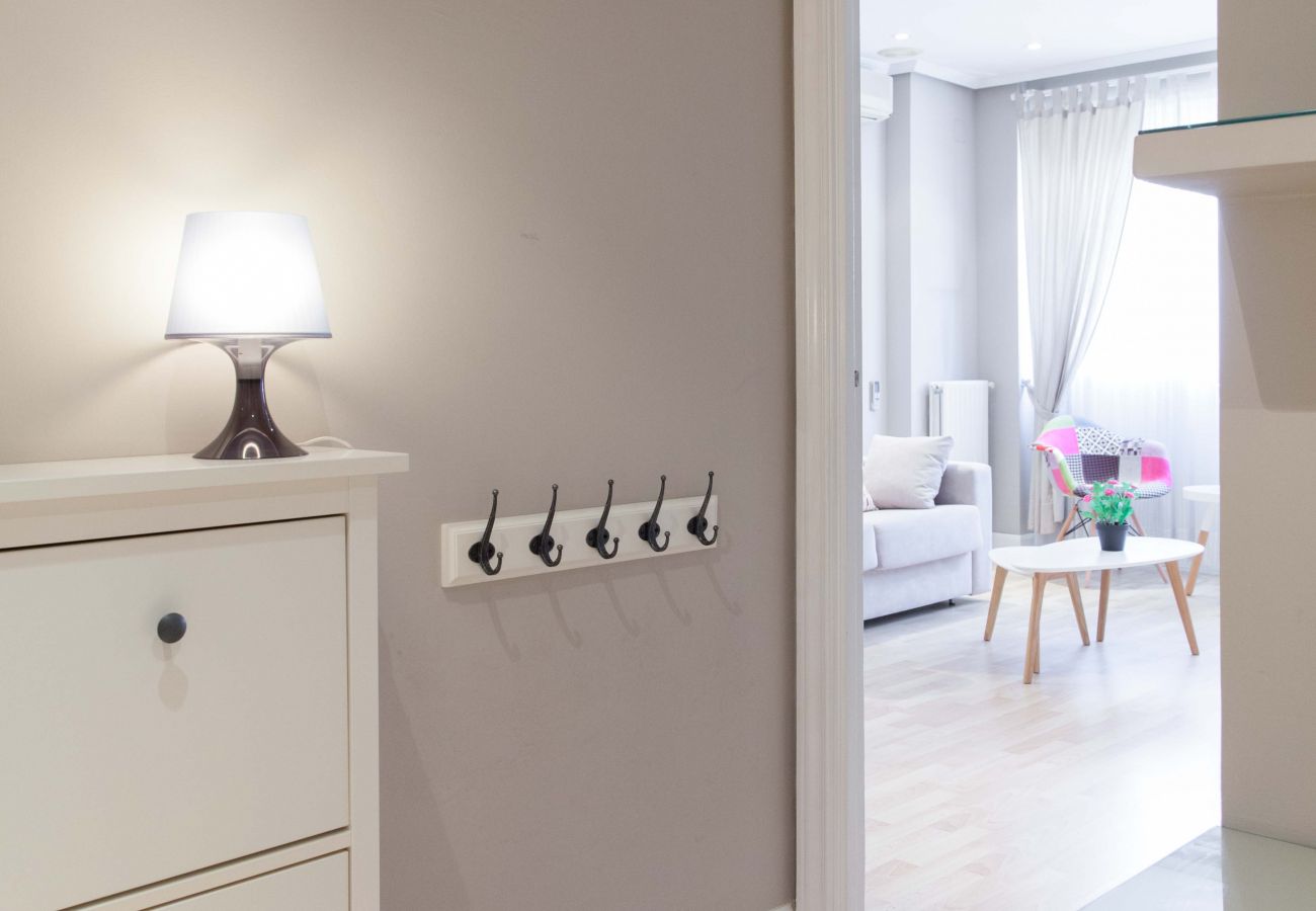Apartment in Madrid - Cozy Apartment Madrid. Bº SALAMANCA, IFEMA. AEROPUERTO. 2 ROOMS- 6 PAX - ELEVATOR