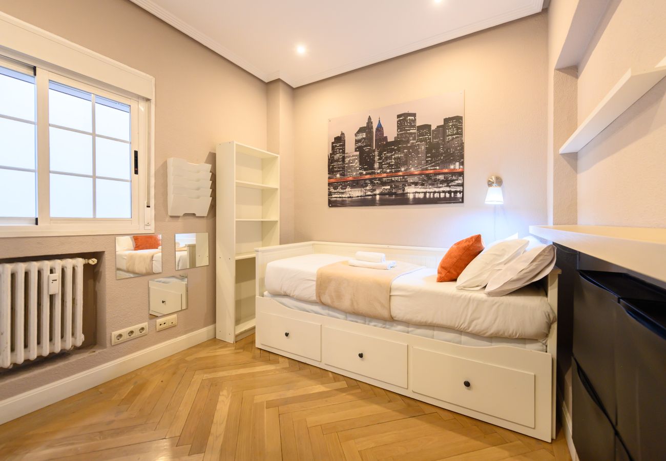 Apartment in Madrid - M (AAM242) Bº Salamanca-Guindalera