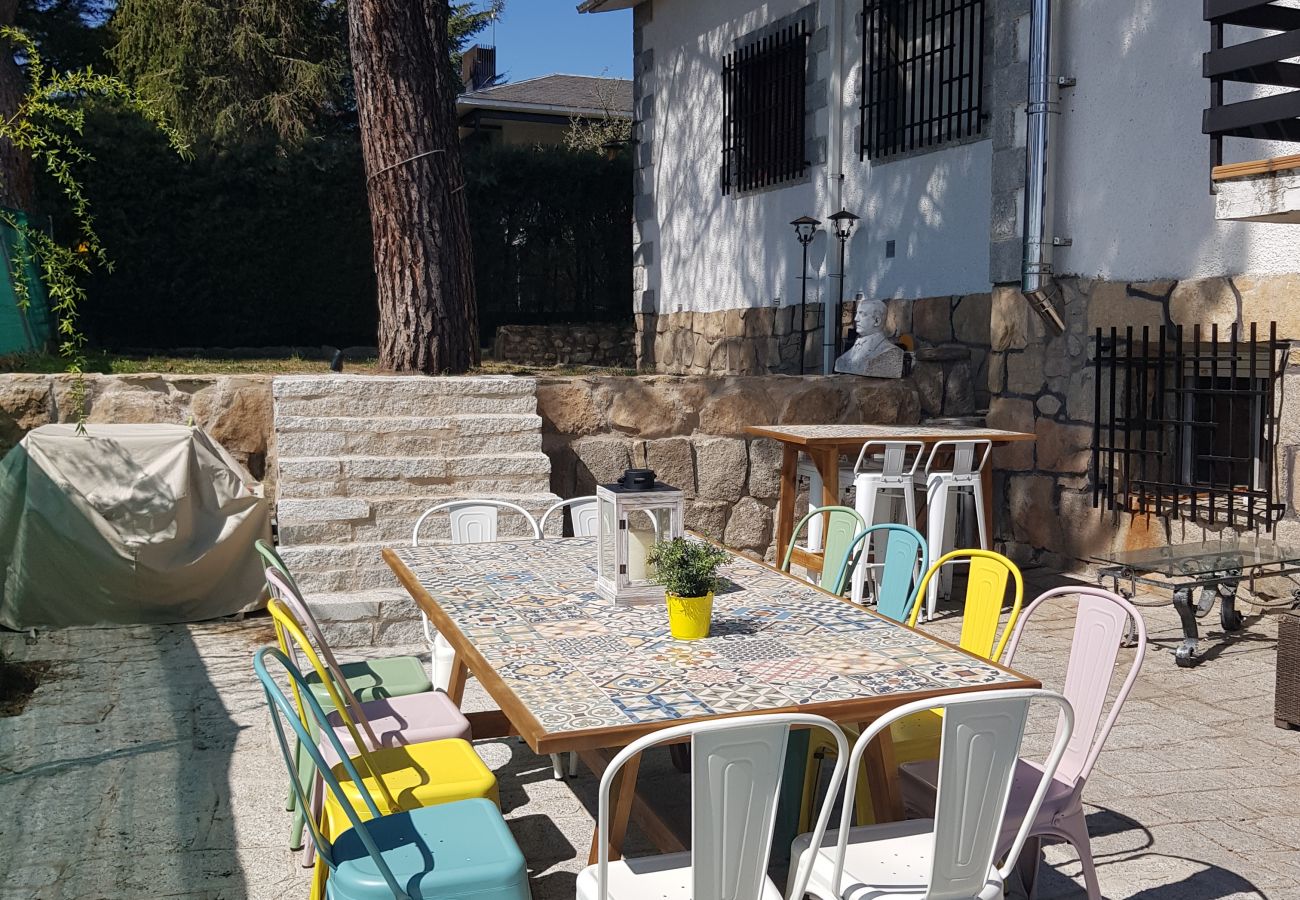 Chalet in Manzanares el Real - Urbanización La Ponderosa