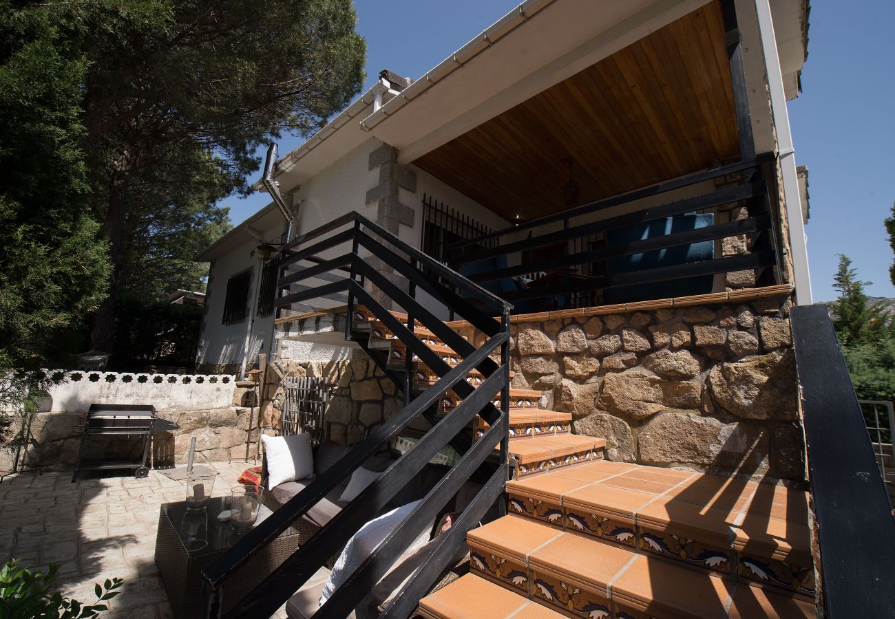 Chalet in Manzanares el Real - Urbanización La Ponderosa