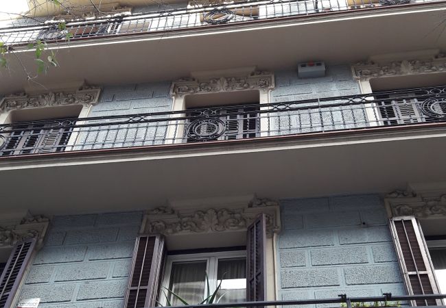 Apartment in Barcelona - CALABRIA, large, comfortable flat ideal for families or groups in Eixample, Barcelona center. Apartment in Barcelona - CALABRIA, large, comfortable flat ideal for families or groups in Eixample, Barcelona center.