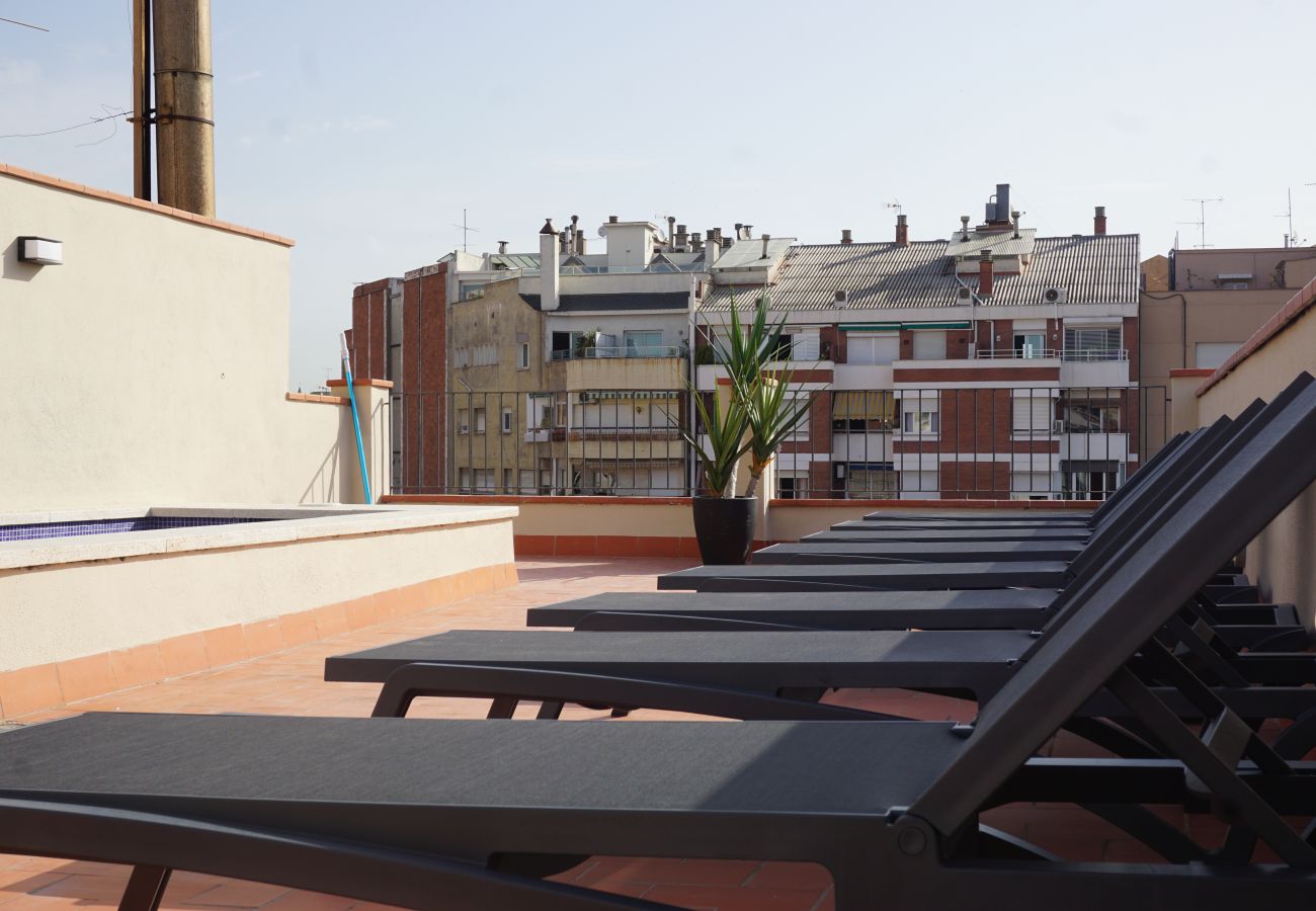 Apartment in Barcelona - Family DELUXE great flat with terrace, kids pool in Barcelona center