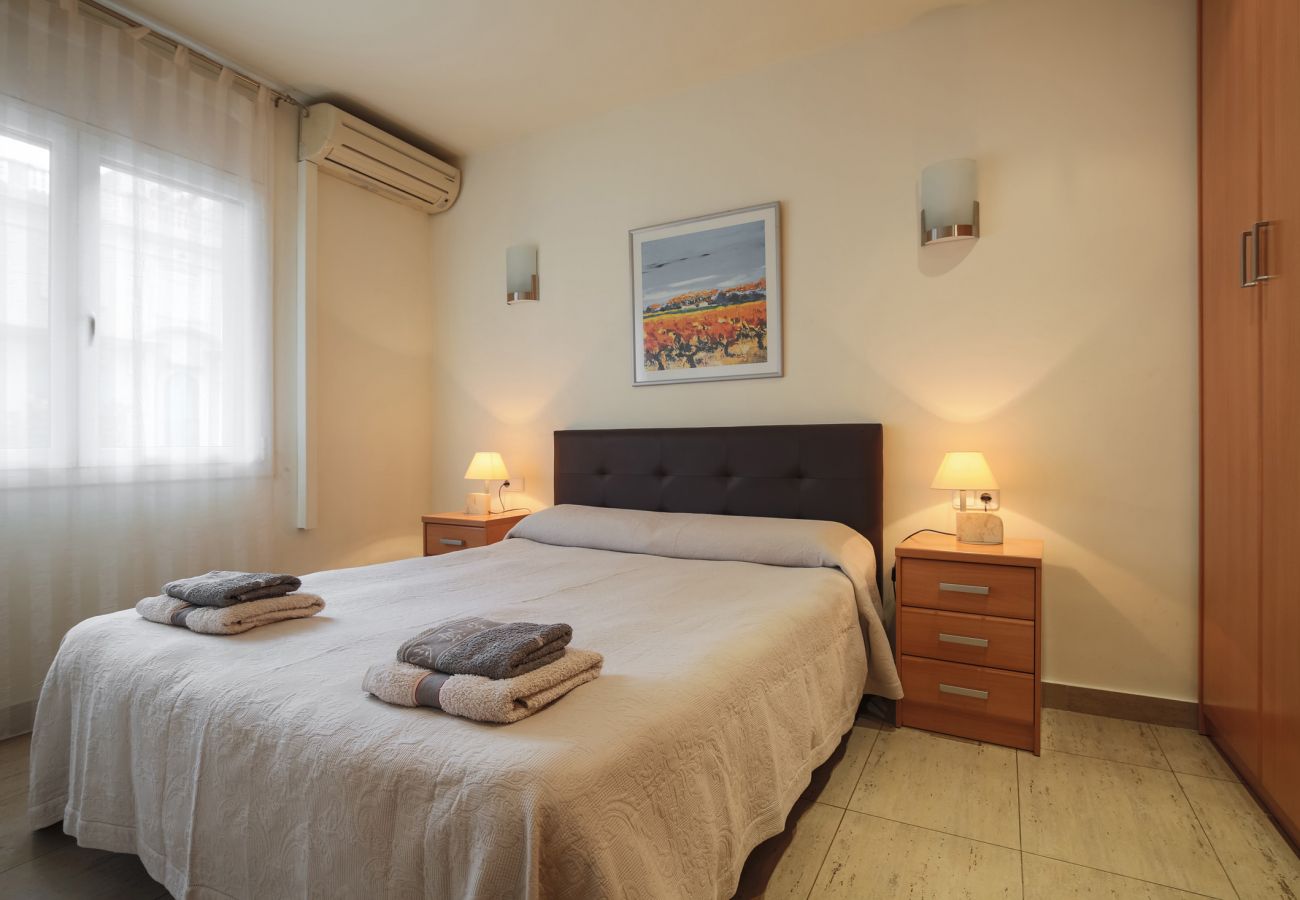 Apartment in Barcelona - MARQUES, renovated, large, modern, 4 bedrooms flat for rent by days in Barcelona center, Eixample, Sant Antoni
