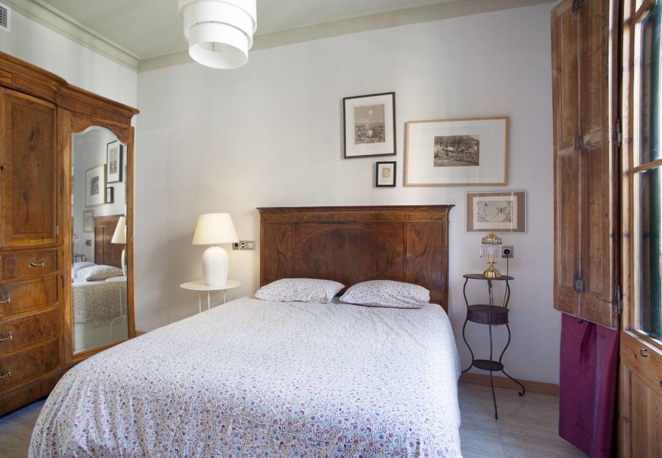 Apartment in Barcelona - VILADOMAT, large, comfortable, lightly, cute and silent flat in Eixample, Barcelona center