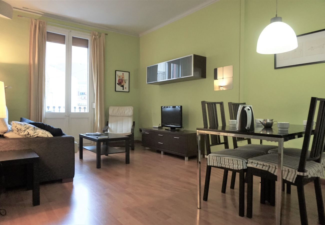 Apartment in Barcelona - PLAZA ESPAÑA & MONTJUÏC, cute flat for rent by days in Barcelona center