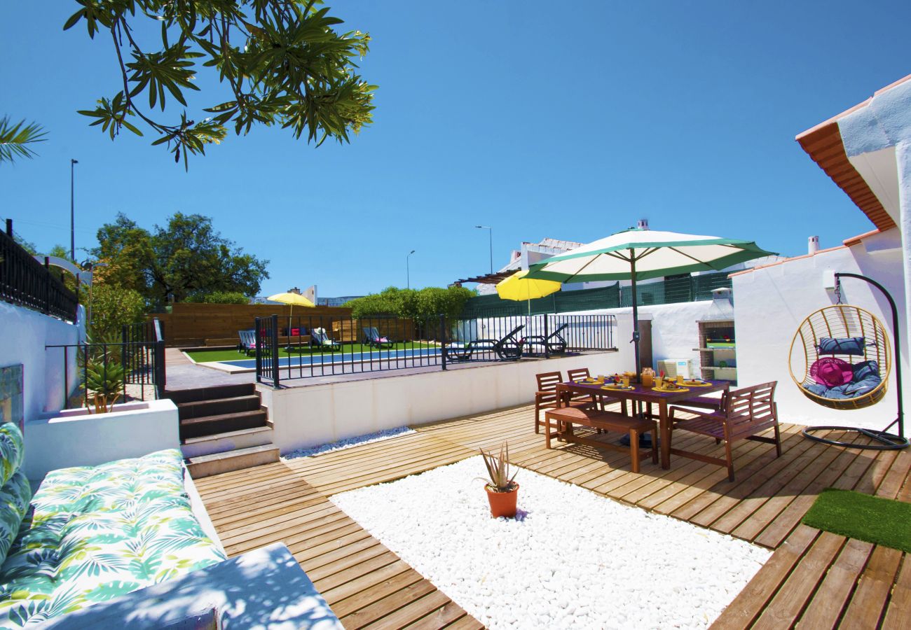 Villa in Albufeira - Villa for 9 people to 550 m beach