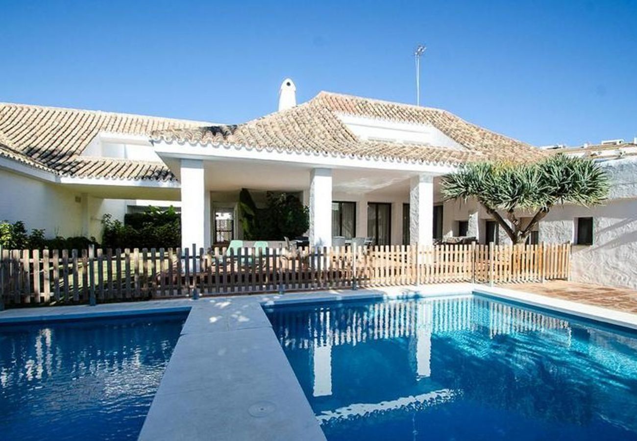 Villa in Marbella - Villa with swimming pool in Marbella
