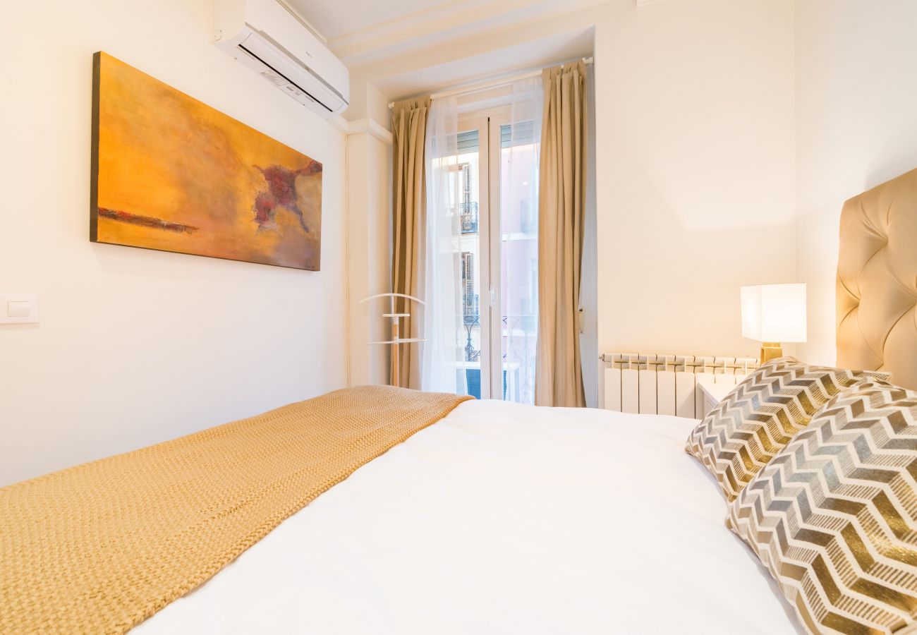 Apartment in Madrid -  BIG Apartment Downtown Madrid Malasaña M (MAL27)