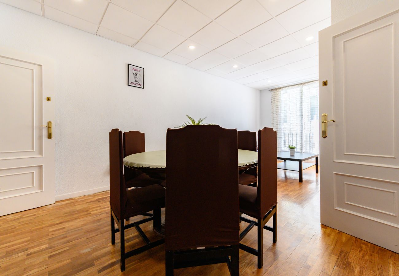 Apartment in Madrid - M (VEL551) Piso de 3 dormitorios y 2 en Salamanca