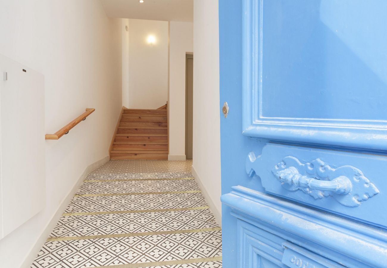 Downtown Blue Terrace by Homing