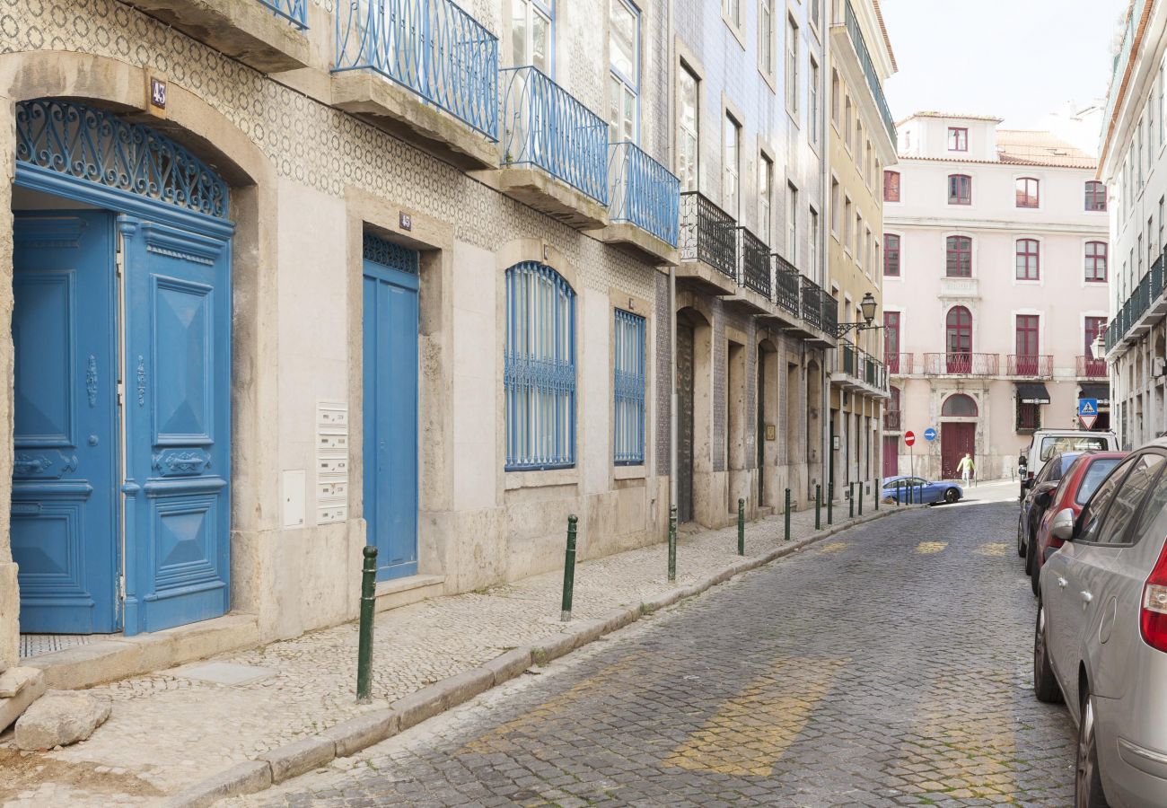 Downtown Blue Terrace by Homing