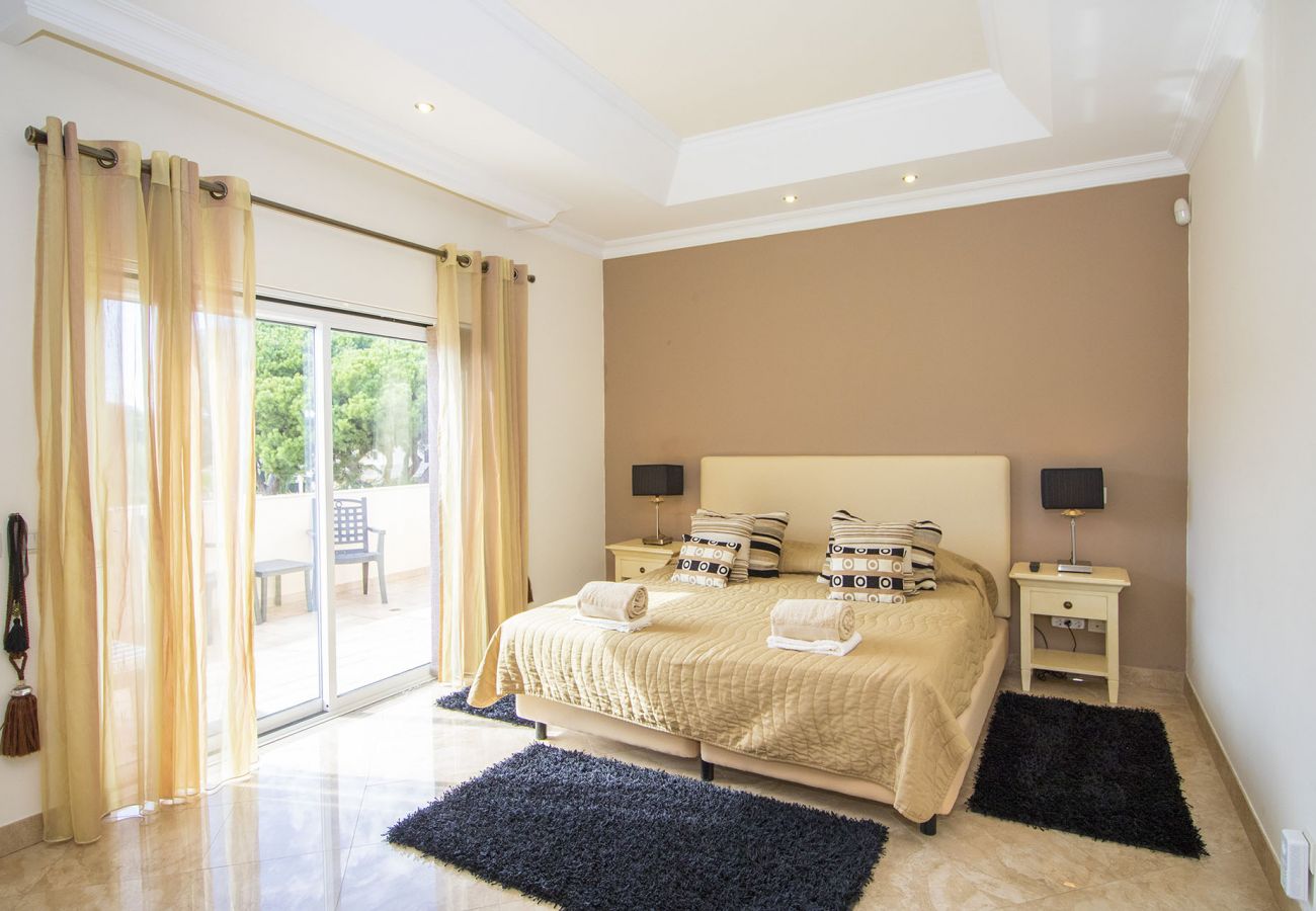 Villa in Vilamoura - Villa of 6 bedrooms to 2 km beach