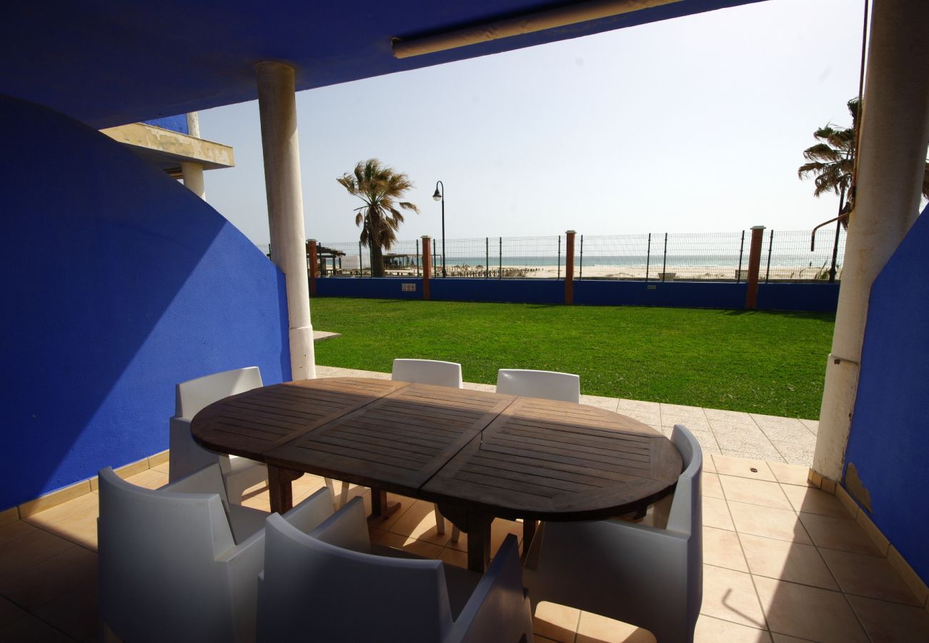 Apartment in Tarifa - Apartment with swimming pool to 10 m beach