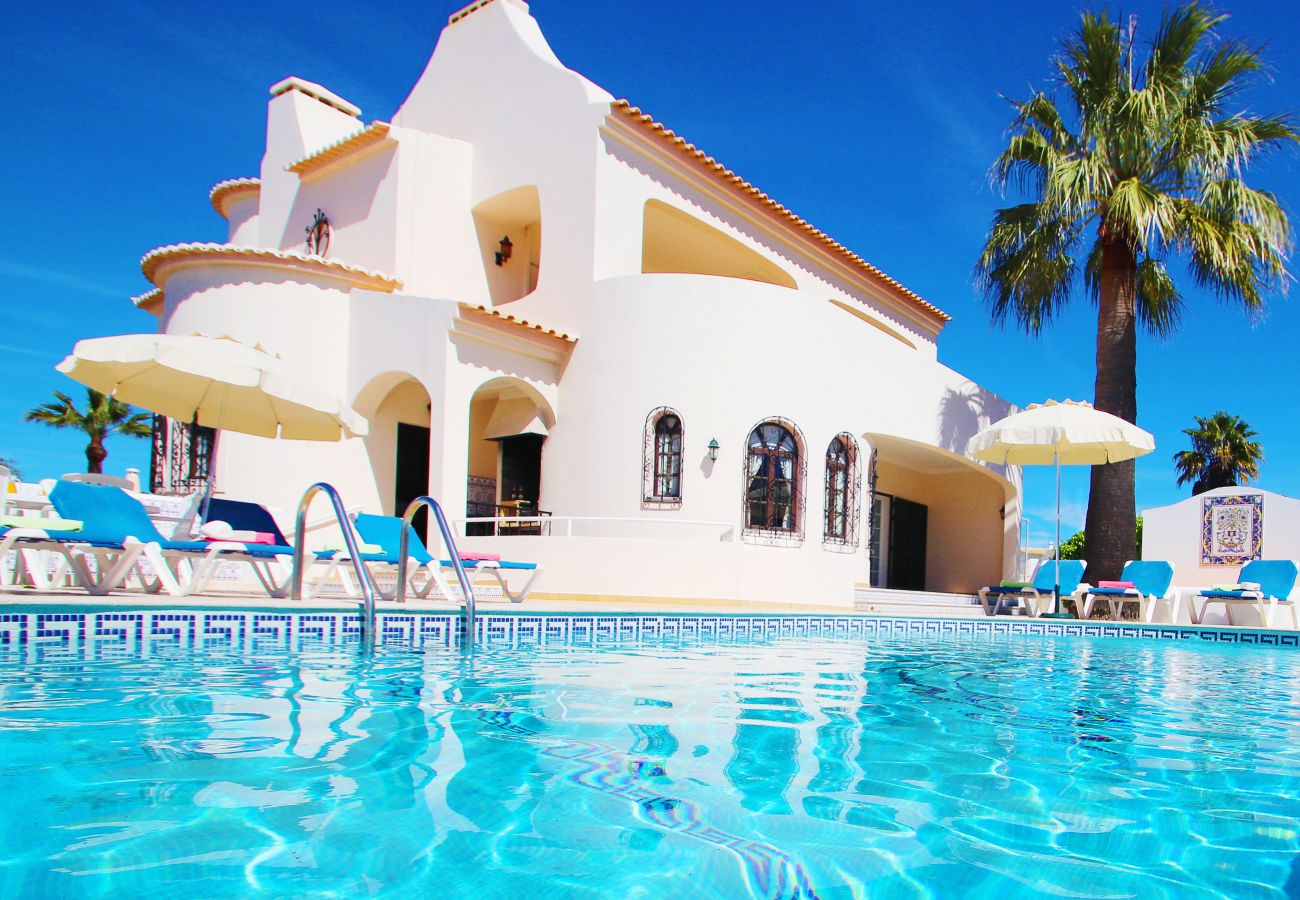 Villa in Albufeira - Villa for 22 people to 400 m beach
