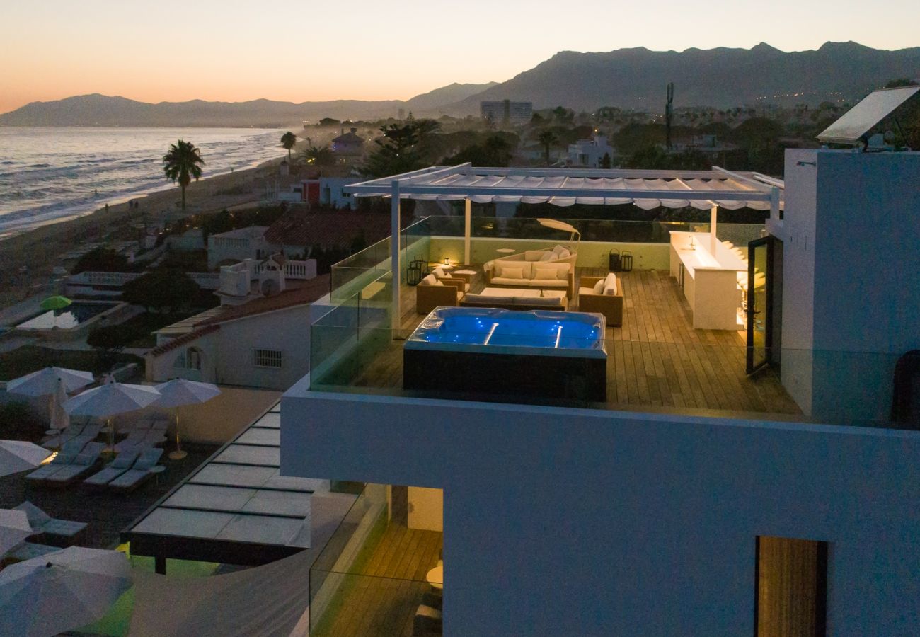 Villa in Marbella - Villa for 12 people to 100 m beach