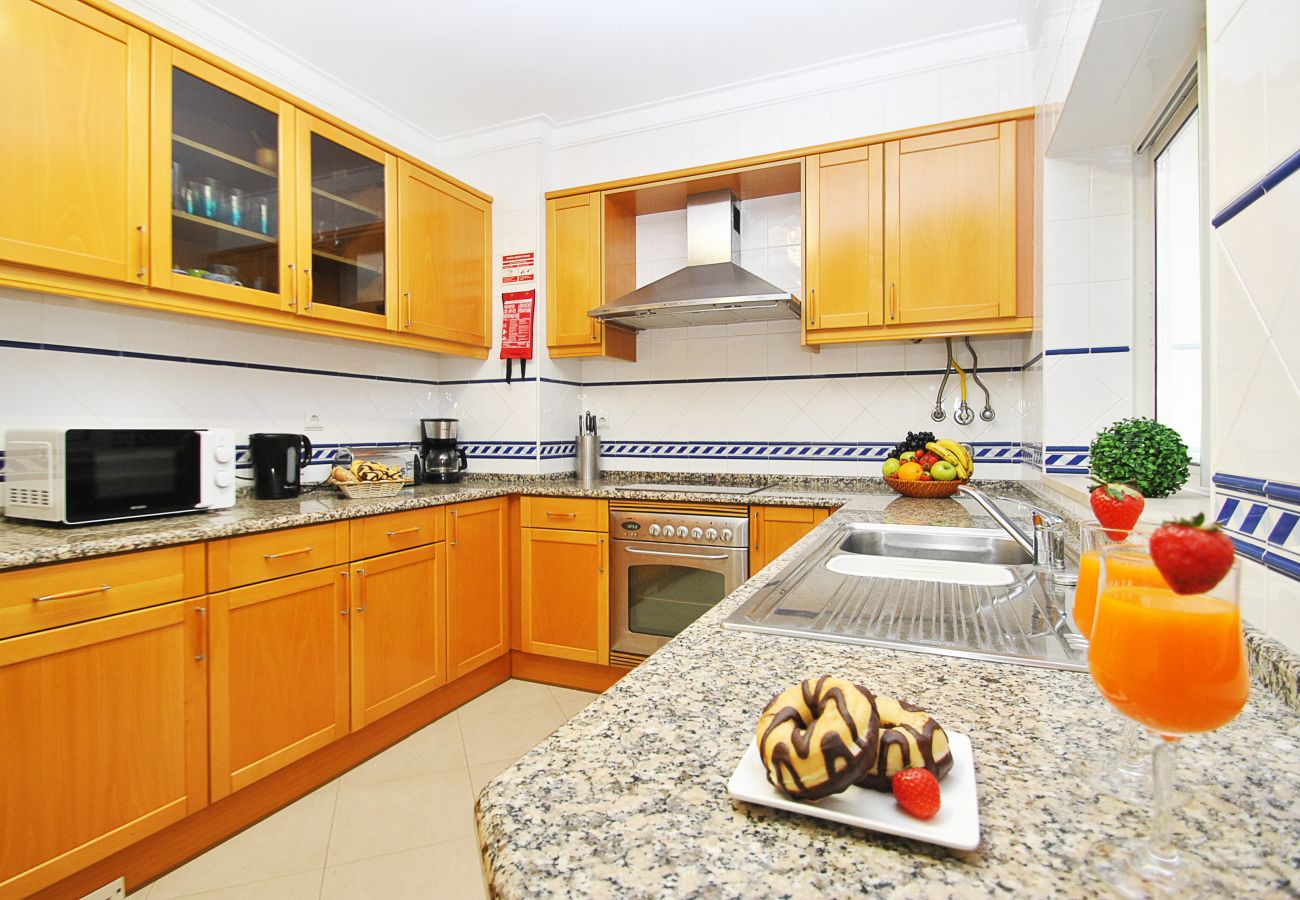 Apartment in Albufeira - Apartment for 8 people to 450 m beach