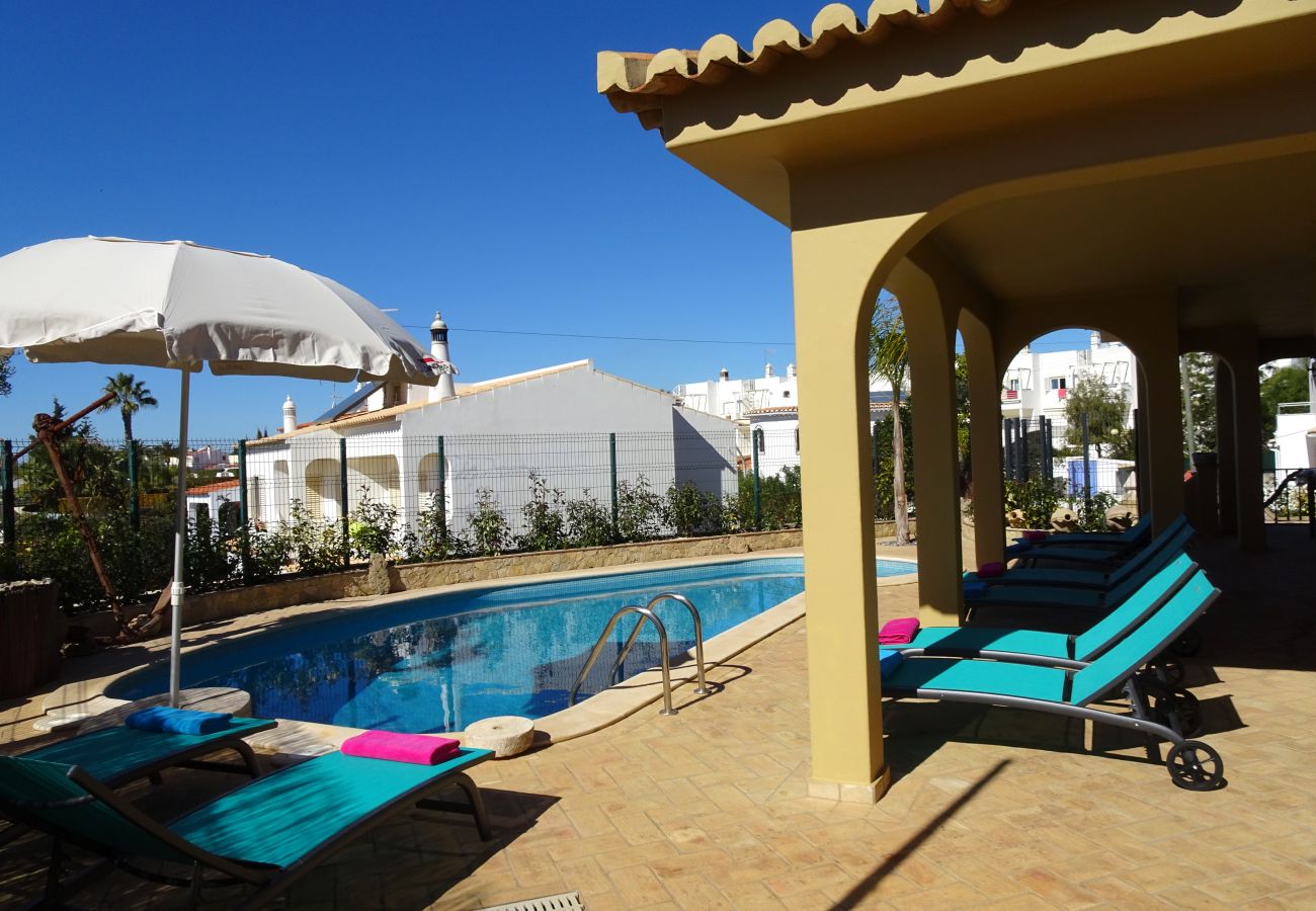 Villa in Albufeira - Villa of 4 bedrooms to 500 m beach