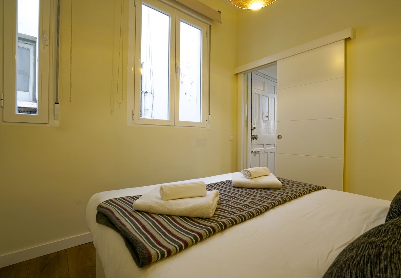 Apartment in Madrid - Apartment Downtown Madrid Chueca-Malasaña, 1 Room, 4 pax