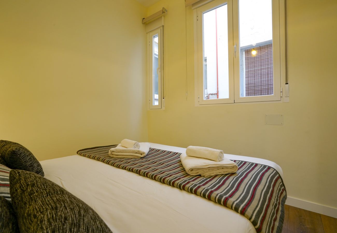 Apartment in Madrid - Apartment Downtown Madrid Chueca-Malasaña, 1 Room, 4 pax