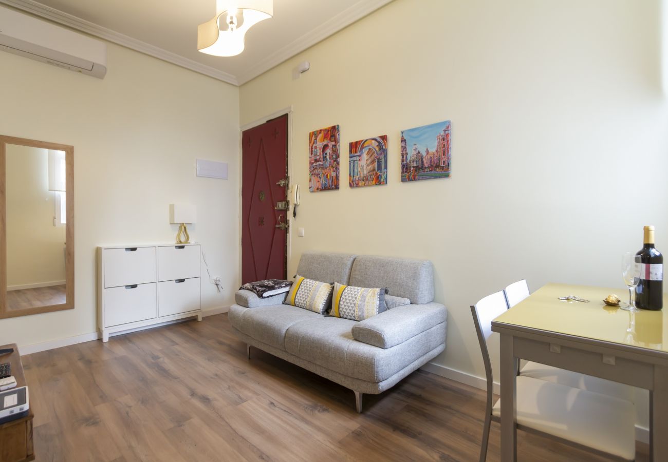 Apartment in Madrid - Apartment Downtown Madrid Chueca-Malasaña- 1 ROOM 4 PAX