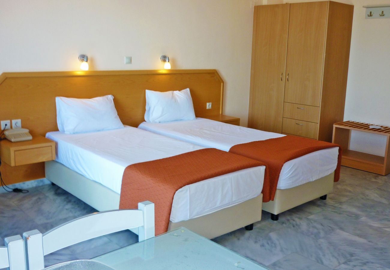 Aparthotel in Rethymno - Aparthotel for 2 people to 20 m beach