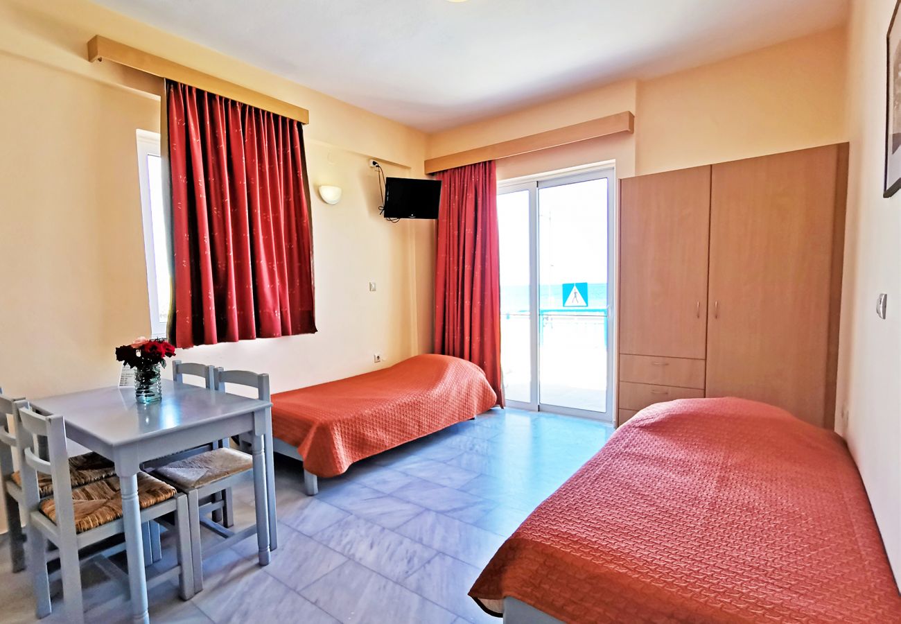 Aparthotel in Rethymno - Aparthotel of 1 bedrooms to 20 m beach