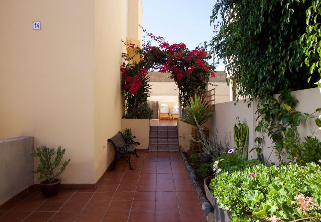 Townhouse in Telde - Duplex 6P private barbecue terrace by Lightbooking