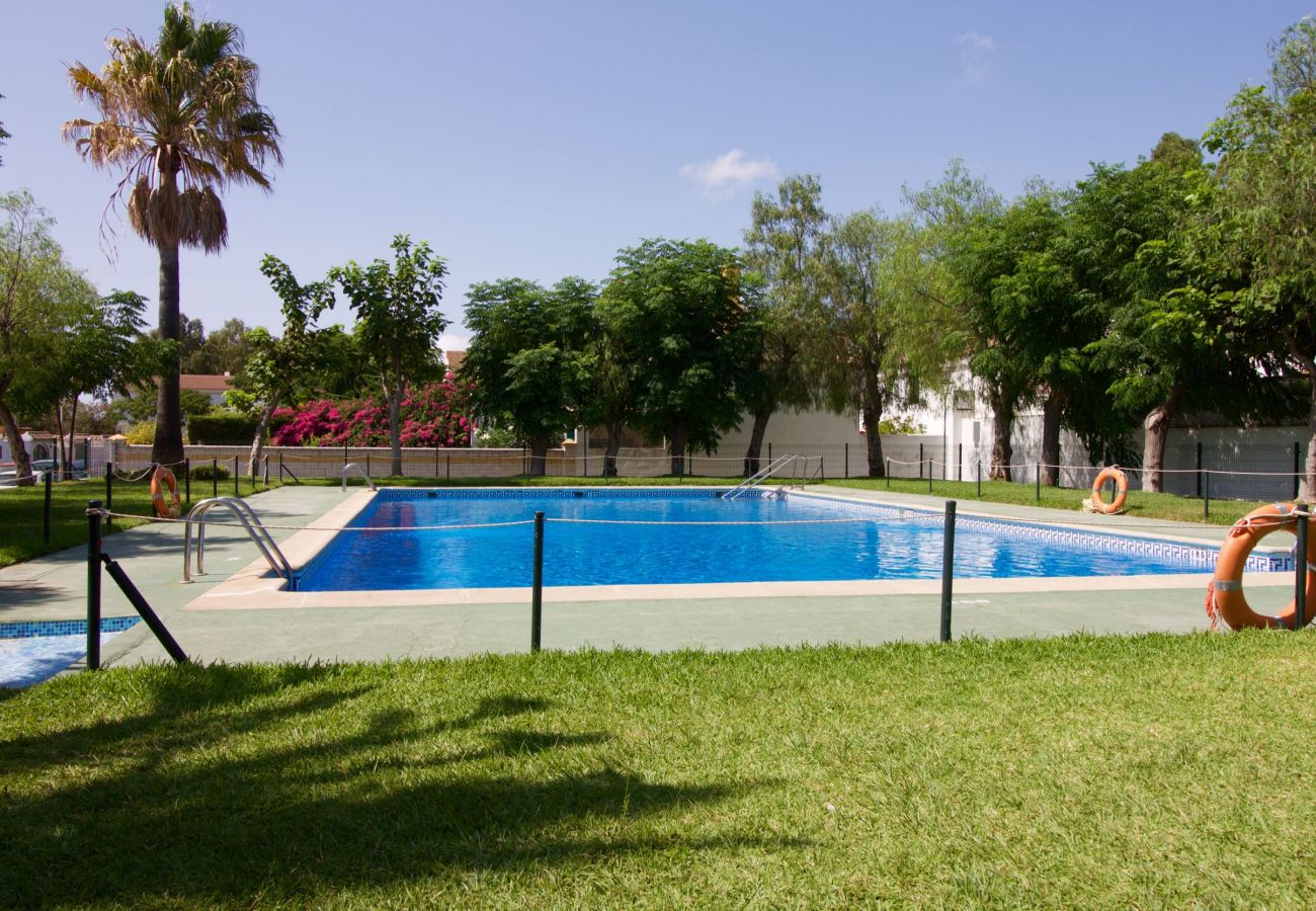 Townhouse in Puerto de Santa María  - House with private garden  barbecue pool  300 meters from the beach