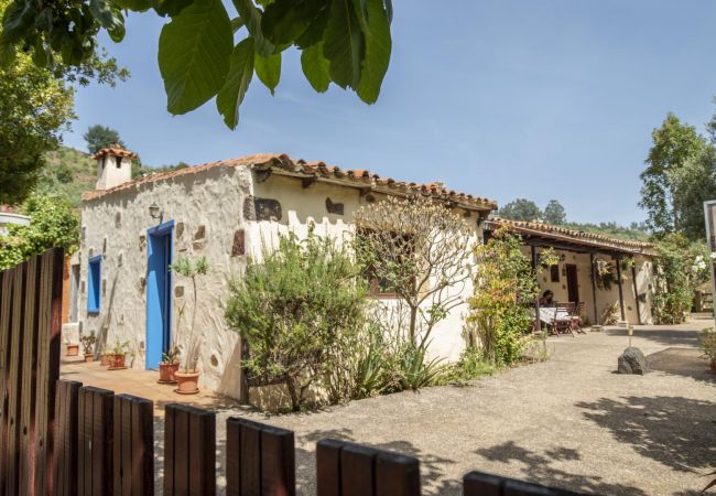 Cottage in Moya - Casa el Laurel with Jacuzzi by Lightbooking