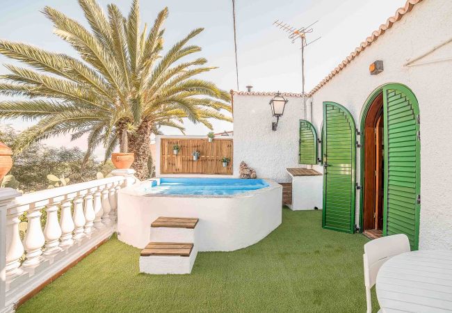 House in Telde - Frida Kahlo house with pool and sea views by Lightbooking